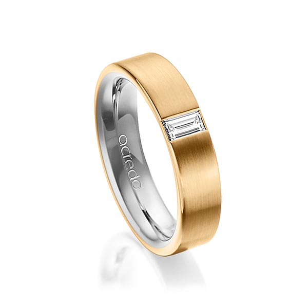 bicolor Trauring/Ehering in außen Roségold 585 , innen Graugold 585 mit zus. 0,2 ct. Baguette-Diamant tw, vs von acredo - A-1481-10 bicolor Trauring/Ehering in außen Roségold 585 , innen Graugold 585 mit zus. 0,2 ct. Baguette-Diamant tw, vs von acredo - A-1481-10