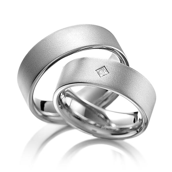 Paar bicolor Trauringe/Eheringe in Graugold 585 Palladium 950 mit zus. 0,1 ct. Prinzess-Diamant tw, vs von acredo - A-1093-1 Paar bicolor Trauringe/Eheringe in Graugold 585 Palladium 950 mit zus. 0,1 ct. Prinzess-Diamant tw, vs von acredo - A-1093-1