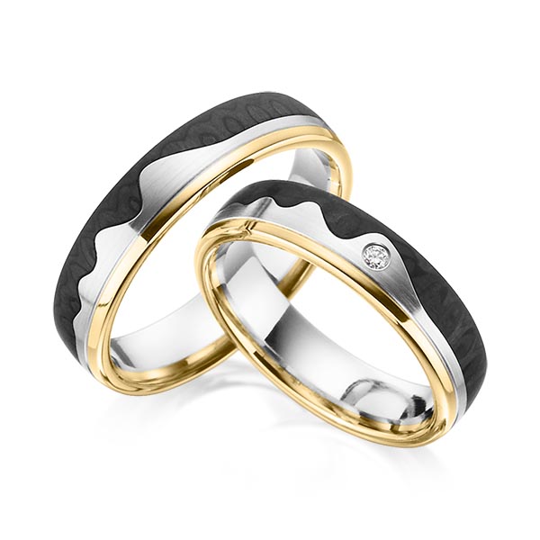 Paar Carbon Trauringe/Eheringe in Gelbgold 585 Weißgold 585 mit Carbon-Einzug mit zus. 0,02 ct. Brillant tw, si von 123gold - Y-1347-11 Paar Carbon Trauringe/Eheringe in Gelbgold 585 Weißgold 585 mit Carbon-Einzug mit zus. 0,02 ct. Brillant tw, si von 123gold - Y-1347-11