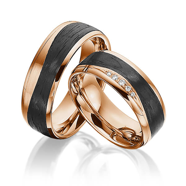 Paar Carbon Trauringe/Eheringe in Rotgold 585 Rotgold 585 mit Carbon-Einzug mit zus. 0,045 ct. Brillant tw, si von 123gold - Y-1350-10 Paar Carbon Trauringe/Eheringe in Rotgold 585 Rotgold 585 mit Carbon-Einzug mit zus. 0,045 ct. Brillant tw, si von 123gold - Y-1350-10