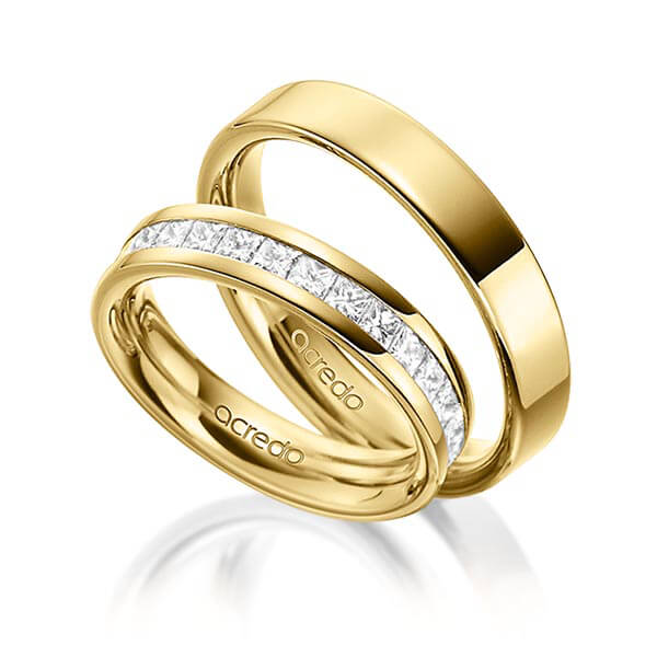 Paar klassische Memoire-Trauringe/Eheringe in außen Gelbgold 585 , innen Gelbgold 585 halbausgefasst mit zus. 1,05 ct. Prinzess-Diamant tw, si von acredo - A-1533-6 Paar klassische Memoire-Trauringe/Eheringe in außen Gelbgold 585 , innen Gelbgold 585 halbausgefasst mit zus. 1,05 ct. Prinzess-Diamant tw, si von acredo - A-1533-6