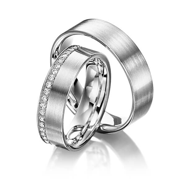 Paar klassische Memoire-Trauringe/Eheringe in Graugold 585 halbausgefasst mit zus. 0,22 ct. Brillant tw, si von Steinberg - Q-1008-4 Paar klassische Memoire-Trauringe/Eheringe in Graugold 585 halbausgefasst mit zus. 0,22 ct. Brillant tw, si von Steinberg - Q-1008-4