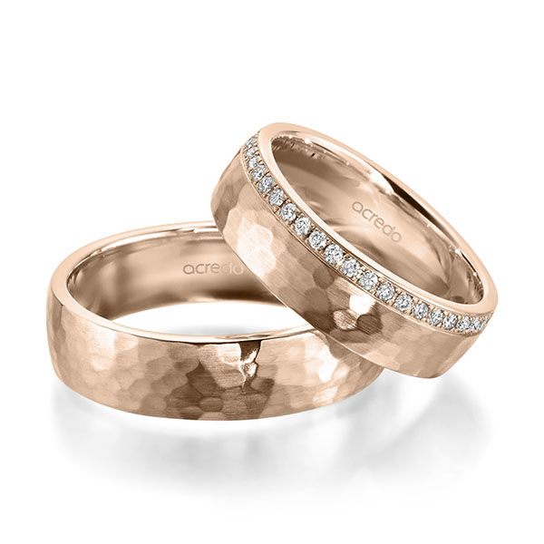 Paar klassische Memoire-Trauringe/Eheringe in Rotgold 585 gehämmert Struktur halbausgefasst mit zus. 0,22 ct. Brillant tw, si von acredo - A-1957-3 Paar klassische Memoire-Trauringe/Eheringe in Rotgold 585 gehämmert Struktur halbausgefasst mit zus. 0,22 ct. Brillant tw, si von acredo - A-1957-3