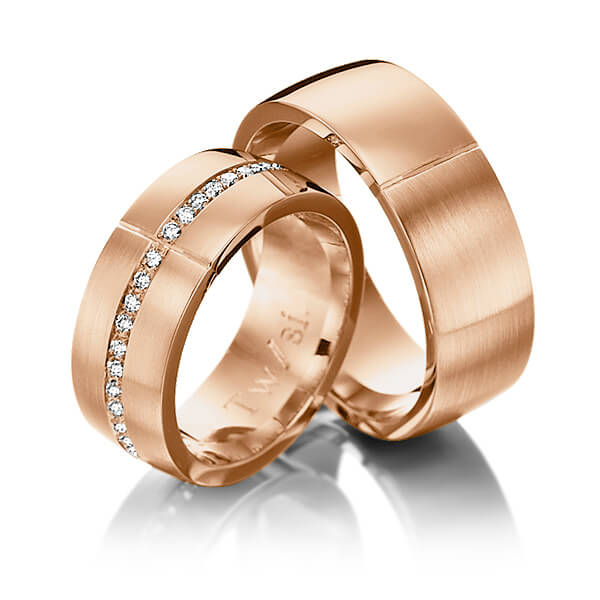 Paar klassische Memoire-Trauringe/Eheringe in Rotgold 585 halbausgefasst mit zus. 0,22 ct. Brillant tw, si von 123gold - P-1119-9 Paar klassische Memoire-Trauringe/Eheringe in Rotgold 585 halbausgefasst mit zus. 0,22 ct. Brillant tw, si von 123gold - P-1119-9