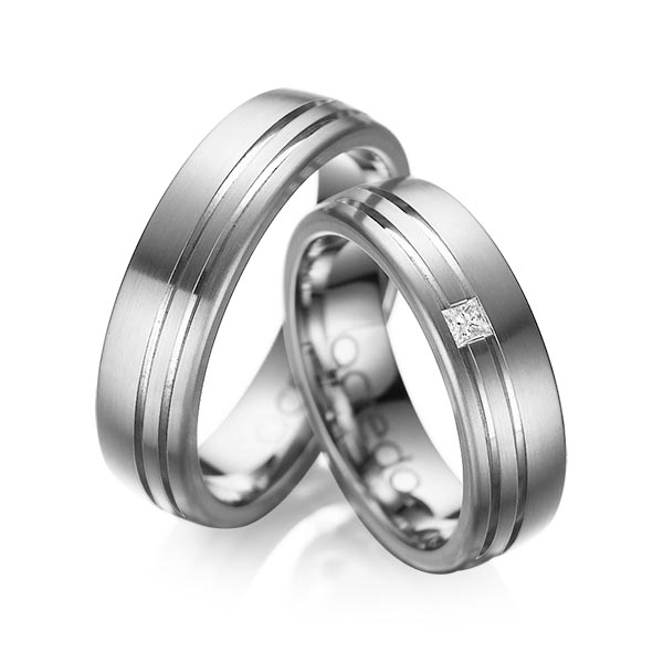 Paar klassische Trauringe/Eheringe in außen Graugold dunkel 585 , innen Graugold dunkel 585 mit zus. 0,05 ct. Prinzess-Diamant tw, si von acredo - A-1040-5 Paar klassische Trauringe/Eheringe in außen Graugold dunkel 585 , innen Graugold dunkel 585 mit zus. 0,05 ct. Prinzess-Diamant tw, si von acredo - A-1040-5