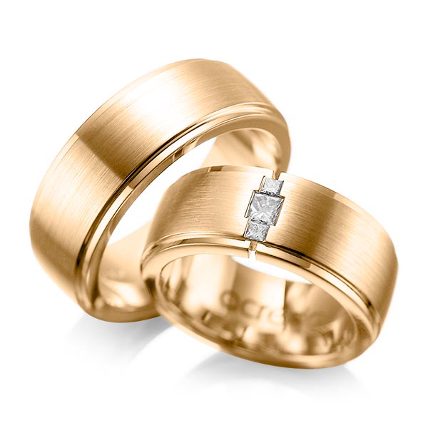 Paar klassische Trauringe/Eheringe in aussen Roségold 585 , innen Roségold 585 mit zus. 0,21 ct. Prinzess-Diamant tw, si von acredo - A-1087-10 Paar klassische Trauringe/Eheringe in aussen Roségold 585 , innen Roségold 585 mit zus. 0,21 ct. Prinzess-Diamant tw, si von acredo - A-1087-10