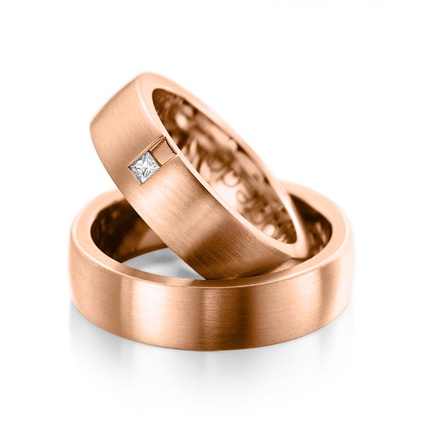 Paar klassische Trauringe/Eheringe in aussen Rotgold 585 , innen Rotgold 585 mit zus. 0,06 ct. Prinzess-Diamant tw, si von acredo - A-1091-6 Paar klassische Trauringe/Eheringe in aussen Rotgold 585 , innen Rotgold 585 mit zus. 0,06 ct. Prinzess-Diamant tw, si von acredo - A-1091-6