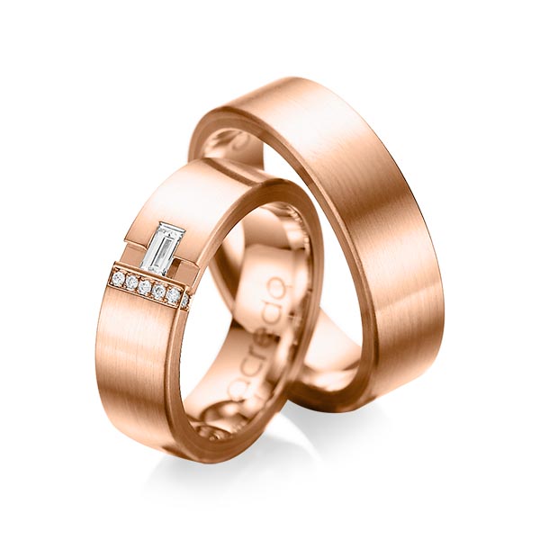 Paar klassische Trauringe/Eheringe in aussen Rotgold 585 , innen Rotgold 585 mit zus. 0,155 ct. Baguette-Diamant & Brillant tw, vs tw, si von acredo - A-1066-9 Paar klassische Trauringe/Eheringe in aussen Rotgold 585 , innen Rotgold 585 mit zus. 0,155 ct. Baguette-Diamant & Brillant tw, vs tw, si von acredo - A-1066-9