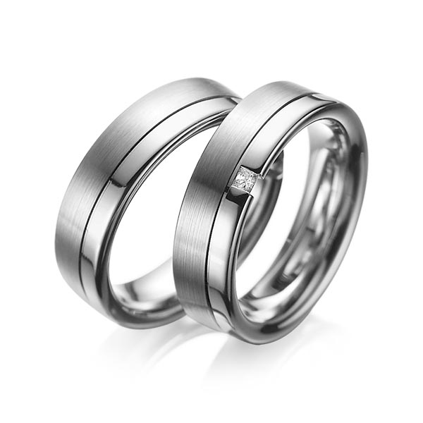 Paar klassische Trauringe/Eheringe in Graugold dunkel 585 mit zus. 0,04 ct. Prinzess-Diamant tw, si von acredo - A-1064-11 Paar klassische Trauringe/Eheringe in Graugold dunkel 585 mit zus. 0,04 ct. Prinzess-Diamant tw, si von acredo - A-1064-11