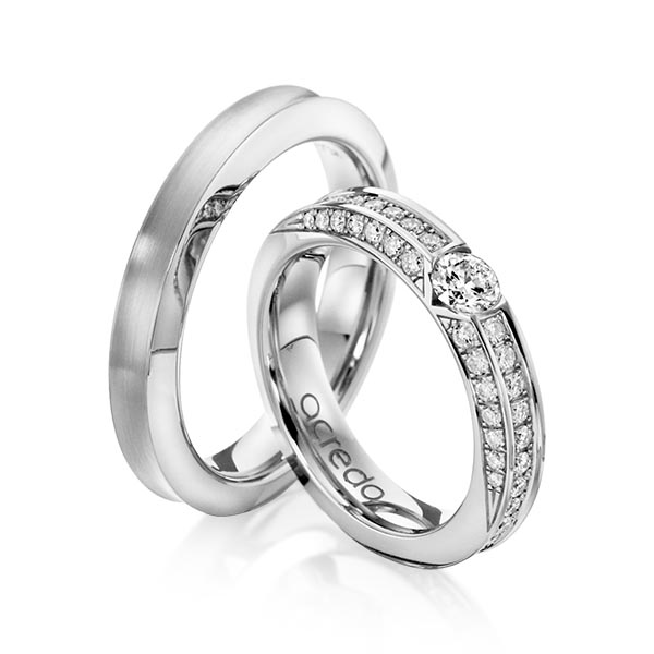 Paar klassische Trauringe/Eheringe in Weissgold 585 mit 0,3 ct. + zus. 0,902 ct. Brillant tw, si von acredo - A-1117-1 Paar klassische Trauringe/Eheringe in Weissgold 585 mit 0,3 ct. + zus. 0,902 ct. Brillant tw, si von acredo - A-1117-1