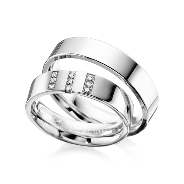 Paar klassische Trauringe/Eheringe in Weissgold 585 mit zus. 0,09 ct. Brillant tw, si von Steinberg - Q-1056-1 Paar klassische Trauringe/Eheringe in Weissgold 585 mit zus. 0,09 ct. Brillant tw, si von Steinberg - Q-1056-1