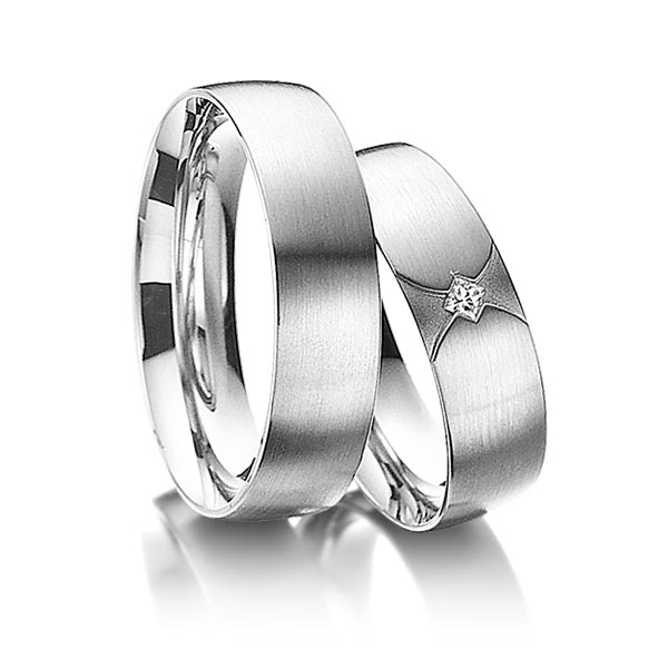 Set klassieke trouwringen in grijsgoud 14 kt. met in totaal 0,04 ct. Princess-Diamant tw/si van acredo - A-3010-5 Set klassieke trouwringen in grijsgoud 14 kt. met in totaal 0,04 ct. Princess-Diamant tw/si van acredo - A-3010-5