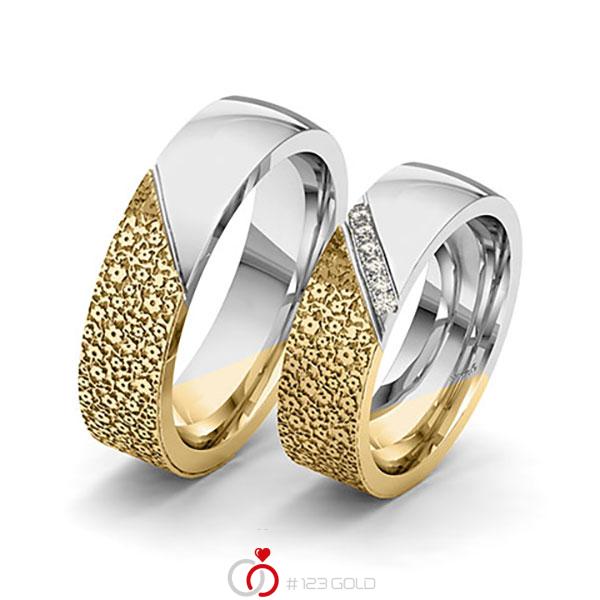 Paar bicolor Trauringe/Eheringe in Gelbgold 585 Weissgold 585 Laser Struktur mit zus. 0,06 ct. Brillant tw, si von 123gold - Y-1386-2 Paar bicolor Trauringe/Eheringe in Gelbgold 585 Weissgold 585 Laser Struktur mit zus. 0,06 ct. Brillant tw, si von 123gold - Y-1386-2