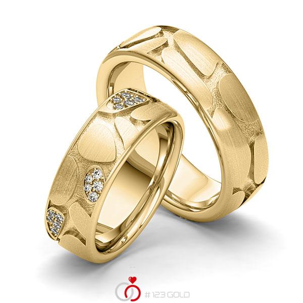 Paar klassische Trauringe/Eheringe in Gelbgold 585 Laser Struktur mit zus. 0,12 ct. Brillant tw, si von 123gold - Y-1411-2 Paar klassische Trauringe/Eheringe in Gelbgold 585 Laser Struktur mit zus. 0,12 ct. Brillant tw, si von 123gold - Y-1411-2
