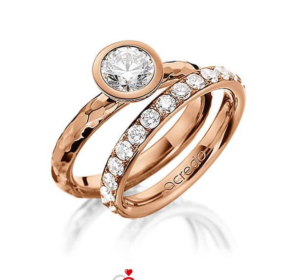 Paar klassische Trauringe/Eheringe in Rotgold 585 gehämmert Struktur mit 1 ct. + zus. 1,4 ct. Brillant r, if von acredo - A-1482-4 Paar klassische Trauringe/Eheringe in Rotgold 585 gehämmert Struktur mit 1 ct. + zus. 1,4 ct. Brillant r, if von acredo - A-1482-4