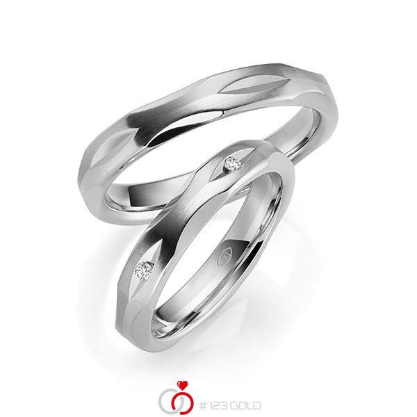 Set Bicolor trouwringen in grijsgoud 14 kt. witgoud 14 kt. met in totaal 0,1 ct. Briljant tw/si - UQ-1047-5 Set Bicolor trouwringen in grijsgoud 14 kt. witgoud 14 kt. met in totaal 0,1 ct. Briljant tw/si - UQ-1047-5