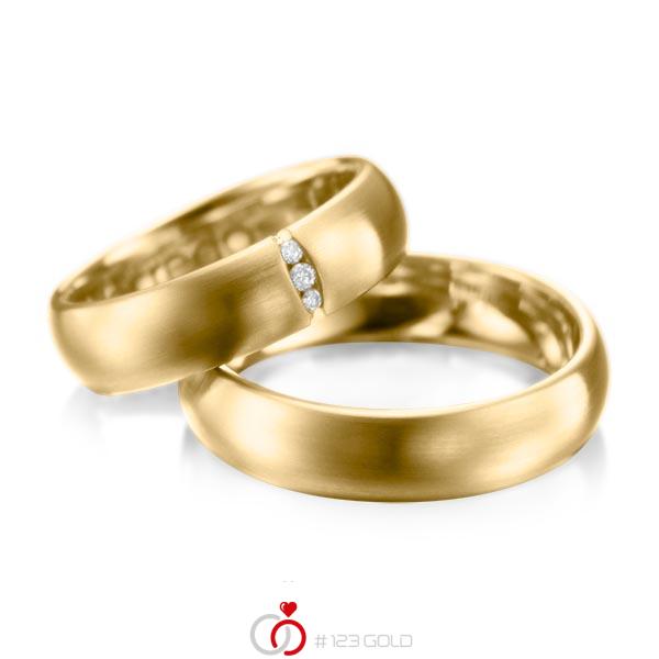 Set klassieke trouwringen in geelgoud 14 kt. met in totaal 0,035 ct. Briljant tw/si van acredo - A-1059-1 Set klassieke trouwringen in geelgoud 14 kt. met in totaal 0,035 ct. Briljant tw/si van acredo - A-1059-1