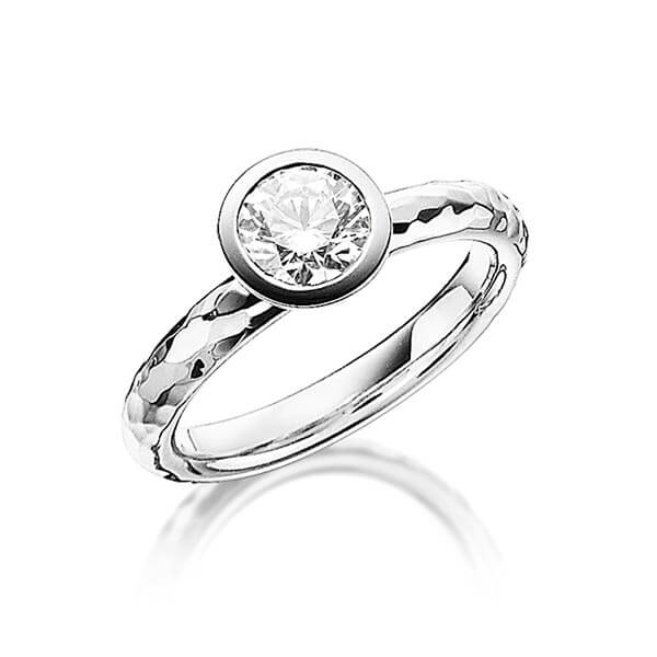 klassischer Trauring/Ehering in Weißgold 585 gehämmert Struktur mit 1 ct. Brillant r, if von acredo - A-1250-5 klassischer Trauring/Ehering in Weißgold 585 gehämmert Struktur mit 1 ct. Brillant r, if von acredo - A-1250-5