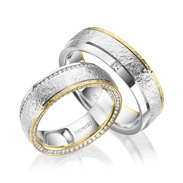 Paar bicolor Memoire-Trauringe/Eheringe in Weißgold 585 Gelbgold 585 , crushed Struktur vollausgefasst mit zus. 0,6 ct. Brillant & Prinzess-Diamant tw, si von acredo - A-2015-3 Paar bicolor Memoire-Trauringe/Eheringe in Weißgold 585 Gelbgold 585 , crushed Struktur vollausgefasst mit zus. 0,6 ct. Brillant & Prinzess-Diamant tw, si von acredo - A-2015-3