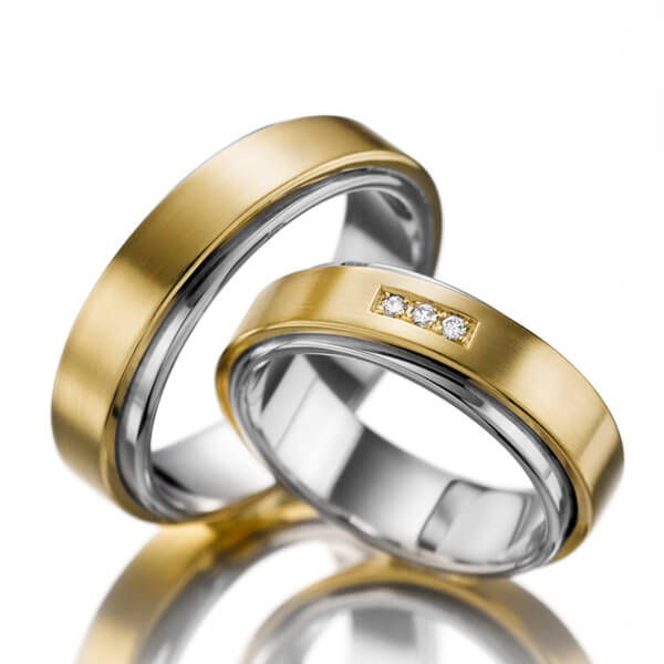 Paar bicolor Trauringe/Eheringe in außen Gelbgold 750 , innen Platin 950 mit zus. 0,03 ct. Brillant tw, si von 123gold - P-1041-2 Paar bicolor Trauringe/Eheringe in außen Gelbgold 750 , innen Platin 950 mit zus. 0,03 ct. Brillant tw, si von 123gold - P-1041-2