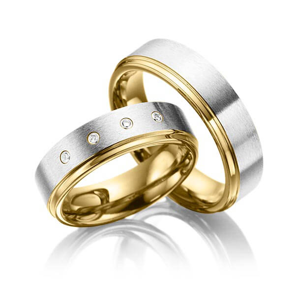 Paar bicolor Trauringe/Eheringe in Innen Edelstahl mit PVD-Beschichtung Gelbgold , außen Edelstahl mit PVD-Beschichtung Gelbgold mit zus. 0,06 ct. Brillant tw, si von 123gold - E-2011-1 Paar bicolor Trauringe/Eheringe in Innen Edelstahl mit PVD-Beschichtung Gelbgold , außen Edelstahl mit PVD-Beschichtung Gelbgold mit zus. 0,06 ct. Brillant tw, si von 123gold - E-2011-1