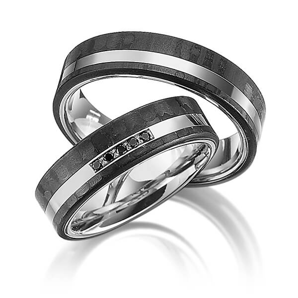 Paar Carbon Trauringe/Eheringe in Edelstahl Carbon-Einzug mit zus. 0,05 ct. Brillant schwarz von 123GOLD - Y-1319-6 Paar Carbon Trauringe/Eheringe in Edelstahl Carbon-Einzug mit zus. 0,05 ct. Brillant schwarz von 123GOLD - Y-1319-6