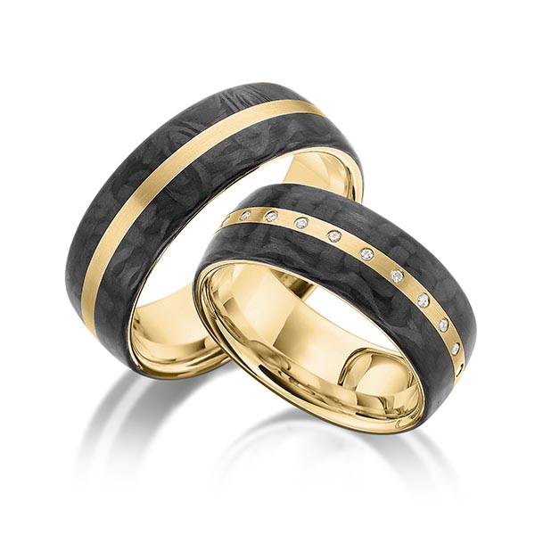 Paar Carbon Trauringe/Eheringe in Gelbgold 585 Carbon-Einzug mit zus. 0,065 ct. Brillant tw, si von acredo - S-1175-3 Paar Carbon Trauringe/Eheringe in Gelbgold 585 Carbon-Einzug mit zus. 0,065 ct. Brillant tw, si von acredo - S-1175-3