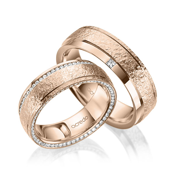 Paar klassische Memoire-Trauringe/Eheringe in Rotgold 585 , crushed Struktur vollausgefasst mit zus. 0,6 ct. Brillant & Prinzess-Diamant tw, si von acredo - A-2015-19 Paar klassische Memoire-Trauringe/Eheringe in Rotgold 585 , crushed Struktur vollausgefasst mit zus. 0,6 ct. Brillant & Prinzess-Diamant tw, si von acredo - A-2015-19