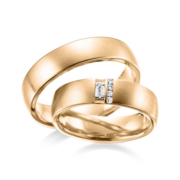 Paar klassische Trauringe/Eheringe in außen Roségold 585 , innen Roségold 585 mit zus. 0,132 ct. Baguette-Diamant & Brillant tw, vs von acredo - A-6018-14 Paar klassische Trauringe/Eheringe in außen Roségold 585 , innen Roségold 585 mit zus. 0,132 ct. Baguette-Diamant & Brillant tw, vs von acredo - A-6018-14