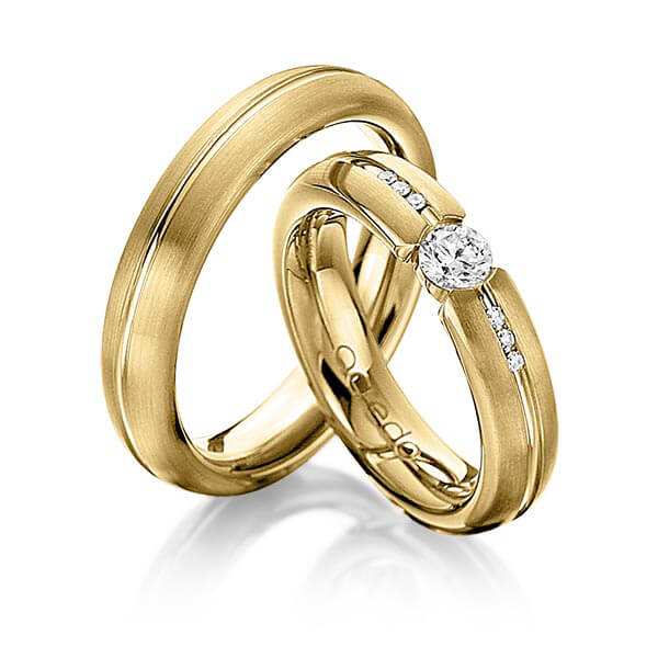 Paar klassische Trauringe/Eheringe in Gelbgold 585 mit 0,3 ct. + zus. 0,048 ct. Brillant tw, vs tw, si von acredo - A-1122-11 Paar klassische Trauringe/Eheringe in Gelbgold 585 mit 0,3 ct. + zus. 0,048 ct. Brillant tw, vs tw, si von acredo - A-1122-11