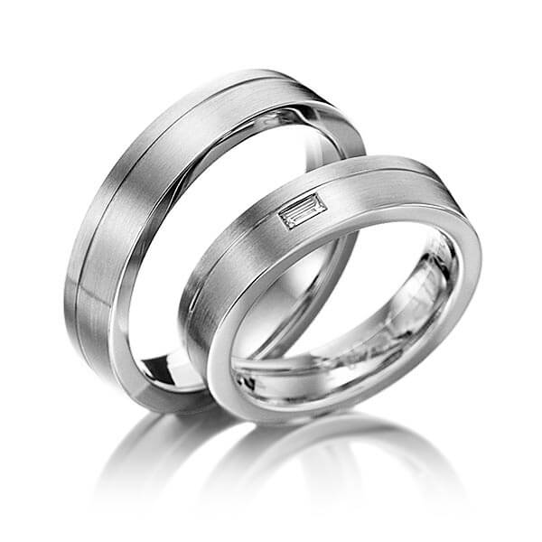 Paar klassische Trauringe/Eheringe in Graugold 585 mit zus. 0,06 ct. Baguette-Diamant tw, vs von 123GOLD - Y-1034-17 Paar klassische Trauringe/Eheringe in Graugold 585 mit zus. 0,06 ct. Baguette-Diamant tw, vs von 123GOLD - Y-1034-17