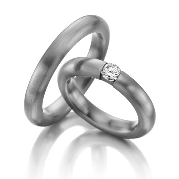 Paar klassische Trauringe/Eheringe in Graugold 585 mit zus. 0,2 ct. Brillant tw, si von Steinberg - Q-1259-4