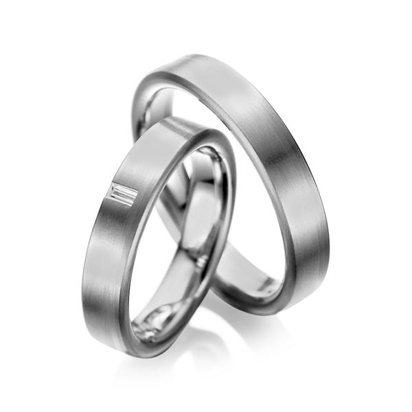 Paar klassische Trauringe/Eheringe in Graugold dunkel 585 mit zus. 0,05 ct. Baguette-Diamant tw, vs von acredo - A-1022-10 Paar klassische Trauringe/Eheringe in Graugold dunkel 585 mit zus. 0,05 ct. Baguette-Diamant tw, vs von acredo - A-1022-10