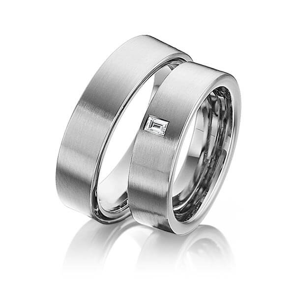 Paar klassische Trauringe/Eheringe in Graugold dunkel 585 mit zus. 0,08 ct. Baguette-Diamant tw, vs von 123gold - Y-1300-11 Paar klassische Trauringe/Eheringe in Graugold dunkel 585 mit zus. 0,08 ct. Baguette-Diamant tw, vs von 123gold - Y-1300-11