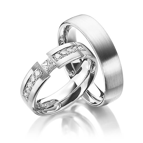 Paar klassische Trauringe/Eheringe in Platin 950 mit zus. 0,3 ct. Prinzess-Diamant & Brillant tw, si von Steinberg - Q-1191-1 Paar klassische Trauringe/Eheringe in Platin 950 mit zus. 0,3 ct. Prinzess-Diamant & Brillant tw, si von Steinberg - Q-1191-1