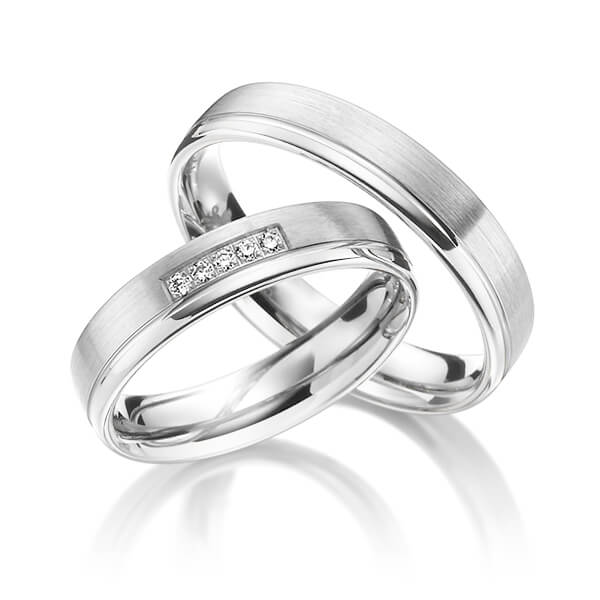 Paar klassische Trauringe/Eheringe in Weißgold 585 mit zus. 0,05 ct. Brillant tw, si von Steinberg - Q-1179-7