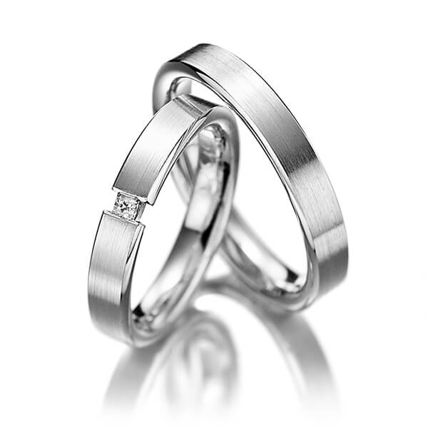 Paar klassische Trauringe/Eheringe in Weißgold 585 mit zus. 0,07 ct. Prinzess-Diamant tw, si von 123GOLD - Y-1126-1 Paar klassische Trauringe/Eheringe in Weißgold 585 mit zus. 0,07 ct. Prinzess-Diamant tw, si von 123GOLD - Y-1126-1