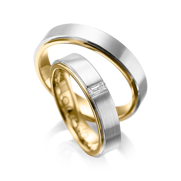 Set Bicolor trouwringen in buiten platina 950 , binnen geelgoud 18 kt. met in totaal 0,12 ct. Baguette-Diamant tw,vs van acredo - A-1054-7 Set Bicolor trouwringen in buiten platina 950 , binnen geelgoud 18 kt. met in totaal 0,12 ct. Baguette-Diamant tw,vs van acredo - A-1054-7