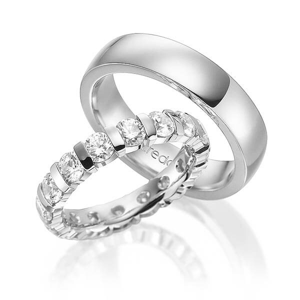 Set in witgoud 14 kt. volledig gezet met in totaal 3,2 ct. Briljant tw,vs van acredo - A-1588-1 Set in witgoud 14 kt. volledig gezet met in totaal 3,2 ct. Briljant tw,vs van acredo - A-1588-1