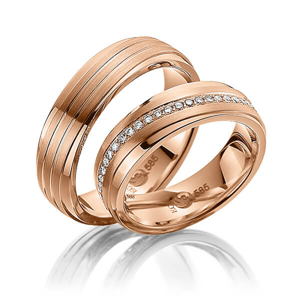 Set Klassieke Memoire-trouwringen in roodgoud 14 kt. volledig gezet met in totaal 0,48 ct. Briljant tw/si van Steinberg - T-1112-3 Set Klassieke Memoire-trouwringen in roodgoud 14 kt. volledig gezet met in totaal 0,48 ct. Briljant tw/si van Steinberg - T-1112-3