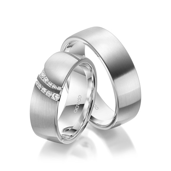 Set klassieke trouwringen in buiten witgoud 14 kt. , binnen witgoud 14 kt. met in totaal 0,116 ct. Briljant tw/si van acredo - A-1967-8 Set klassieke trouwringen in buiten witgoud 14 kt. , binnen witgoud 14 kt. met in totaal 0,116 ct. Briljant tw/si van acredo - A-1967-8