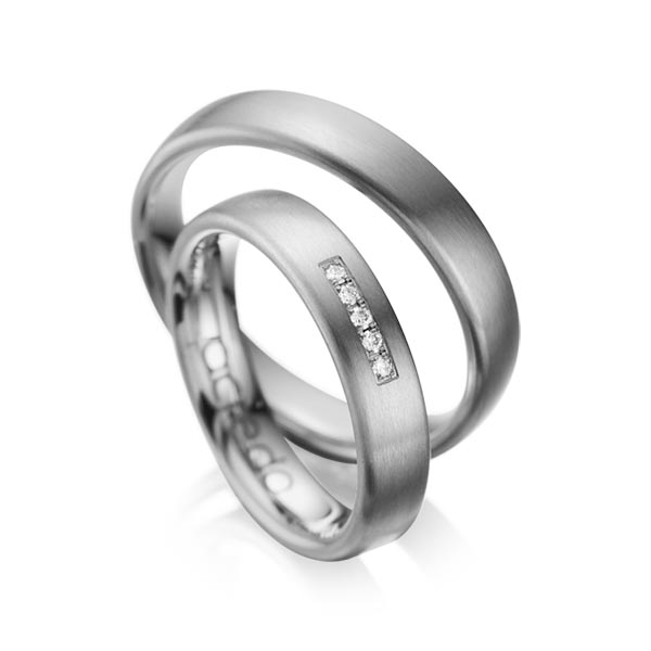 Set klassieke trouwringen in dark grey gold 14 kt. met in totaal 0,05 ct. Briljant tw/si van acredo - A-1052-2 Set klassieke trouwringen in dark grey gold 14 kt. met in totaal 0,05 ct. Briljant tw/si van acredo - A-1052-2