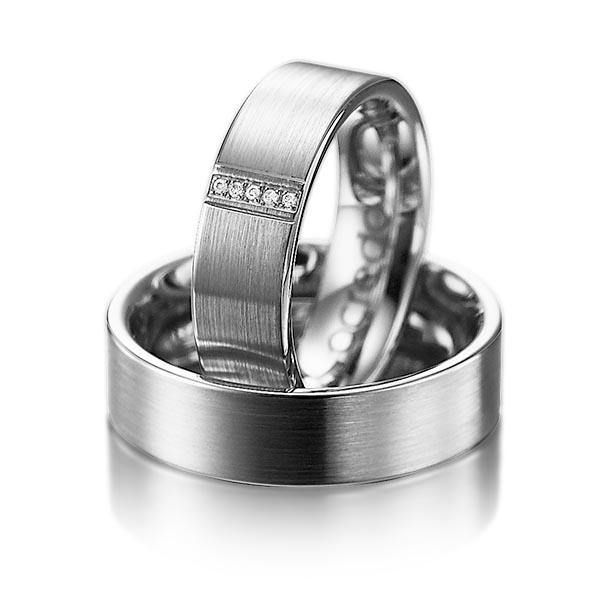 Set klassieke trouwringen in grijsgoud 14 kt. met in totaal 0,025 ct. Briljant tw/si van acredo - A-1057-3 Set klassieke trouwringen in grijsgoud 14 kt. met in totaal 0,025 ct. Briljant tw/si van acredo - A-1057-3