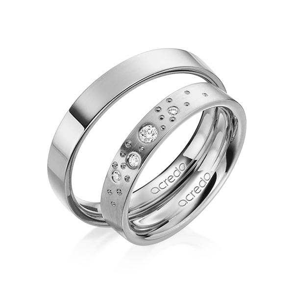 Set klassieke trouwringen in grijsgoud 14 kt. met in totaal 0,081 ct. Briljant tw/si van acredo - A-1239-3 Set klassieke trouwringen in grijsgoud 14 kt. met in totaal 0,081 ct. Briljant tw/si van acredo - A-1239-3
