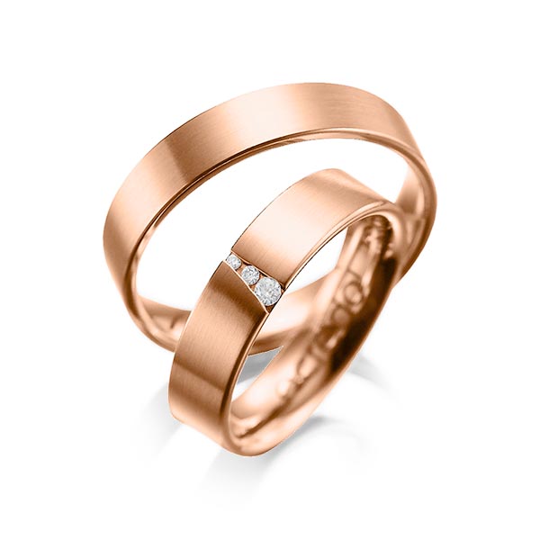 Set klassieke trouwringen in roodgoud 14 kt. met in totaal 0,04 ct. Briljant tw/si van acredo - A-1046-5 Set klassieke trouwringen in roodgoud 14 kt. met in totaal 0,04 ct. Briljant tw/si van acredo - A-1046-5