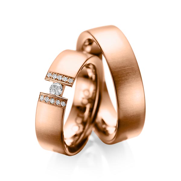 Set klassieke trouwringen in roodgoud 14 kt. met in totaal 0,15 ct. Briljant tw/si van acredo - A-1033-7 Set klassieke trouwringen in roodgoud 14 kt. met in totaal 0,15 ct. Briljant tw/si van acredo - A-1033-7