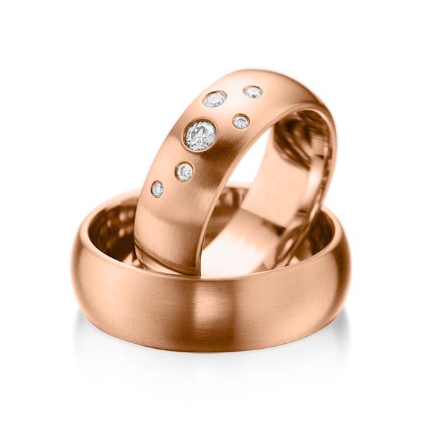 Set klassieke trouwringen in roodgoud 14 kt. met in totaal 0,16 ct. Briljant tw/si van acredo - A-1015-6 Set klassieke trouwringen in roodgoud 14 kt. met in totaal 0,16 ct. Briljant tw/si van acredo - A-1015-6