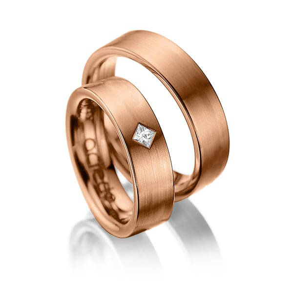 Set klassieke trouwringen in roodgoud 14 kt. met in totaal 0,1 ct. Princess-Diamant tw/si van acredo - A-1020-6 Set klassieke trouwringen in roodgoud 14 kt. met in totaal 0,1 ct. Princess-Diamant tw/si van acredo - A-1020-6