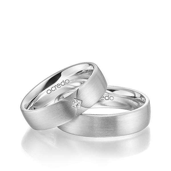 Set klassieke trouwringen in witgoud 14 kt. met in totaal 0,03 ct. Princess-Diamant tw/si van acredo - A-3010-2 Set klassieke trouwringen in witgoud 14 kt. met in totaal 0,03 ct. Princess-Diamant tw/si van acredo - A-3010-2