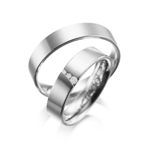 Set klassieke trouwringen in witgoud 14 kt. met in totaal 0,04 ct. Briljant tw/si van acredo - A-1046-6 Set klassieke trouwringen in witgoud 14 kt. met in totaal 0,04 ct. Briljant tw/si van acredo - A-1046-6